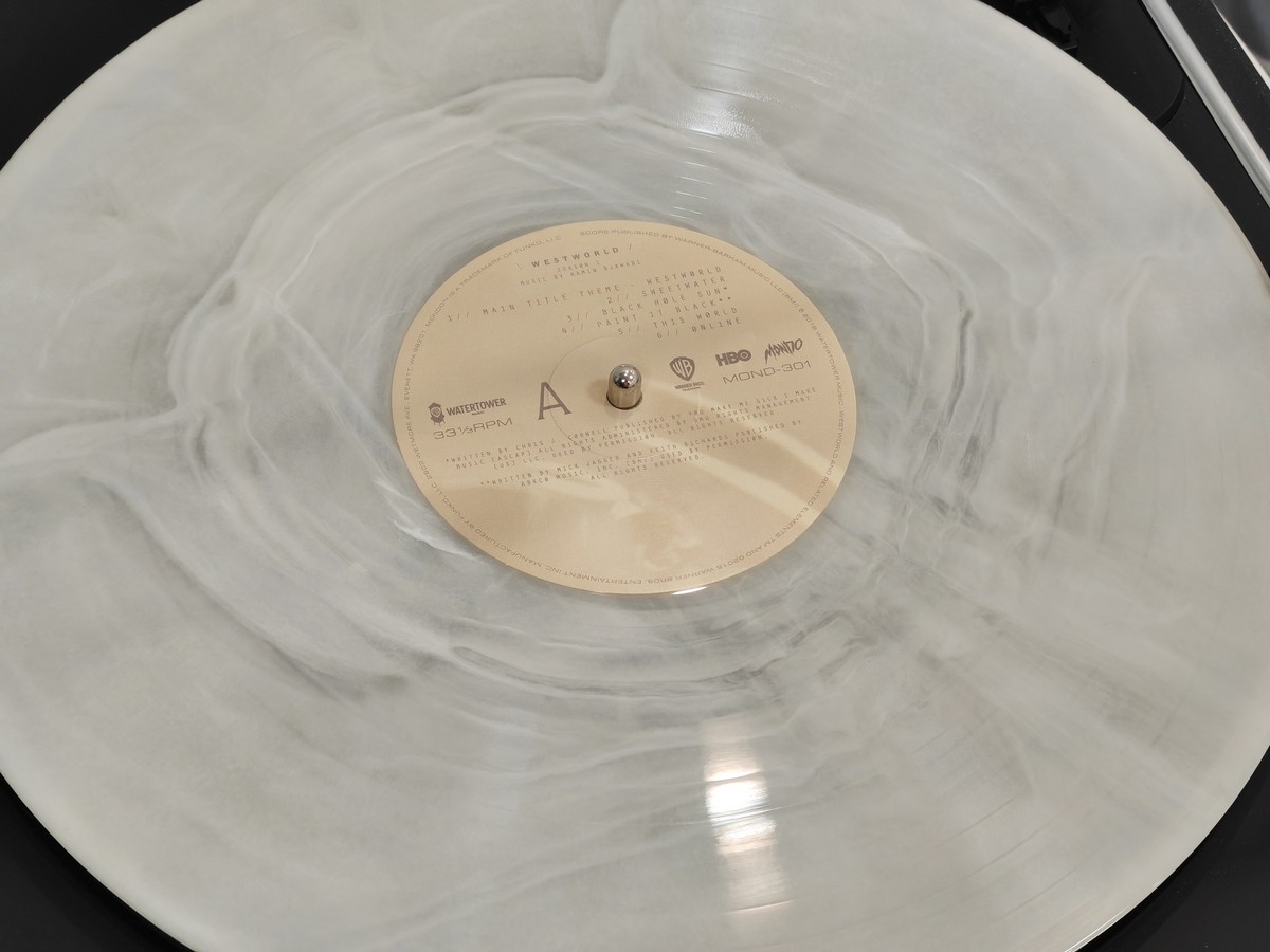 a-vinyl-record-player-1.jpg
