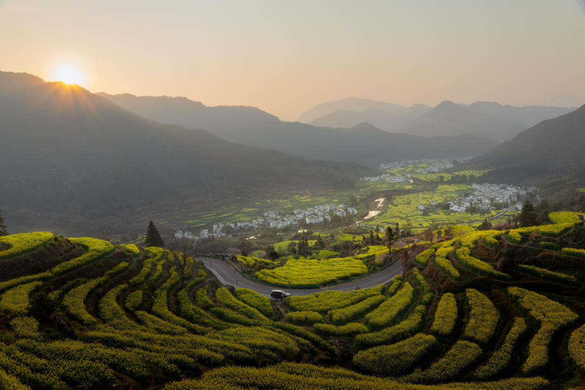 morning-light-at-jiangling.jpg