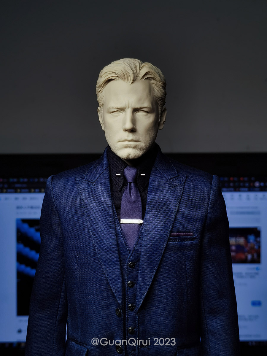 one-sixth-scale-figure-bruce-wayne-10.jpg