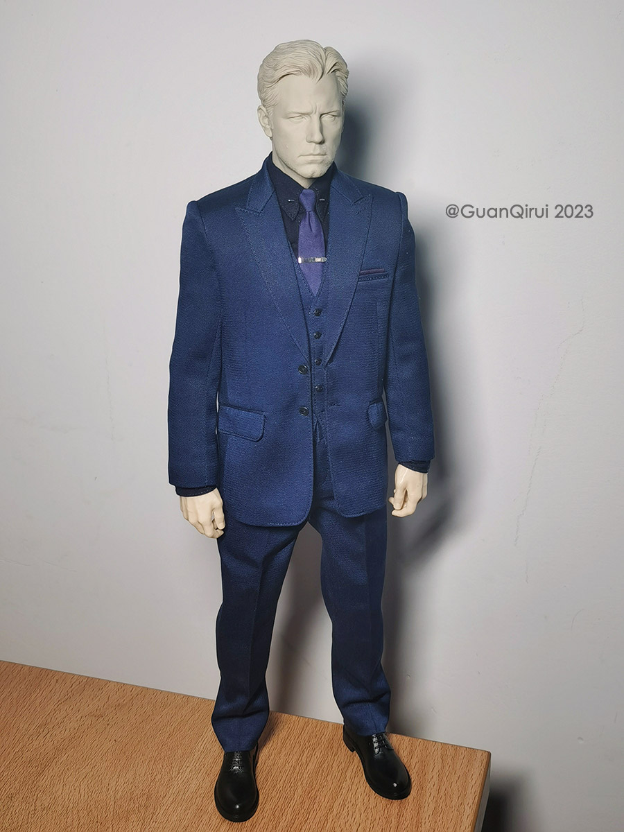 one-sixth-scale-figure-bruce-wayne-11.jpg