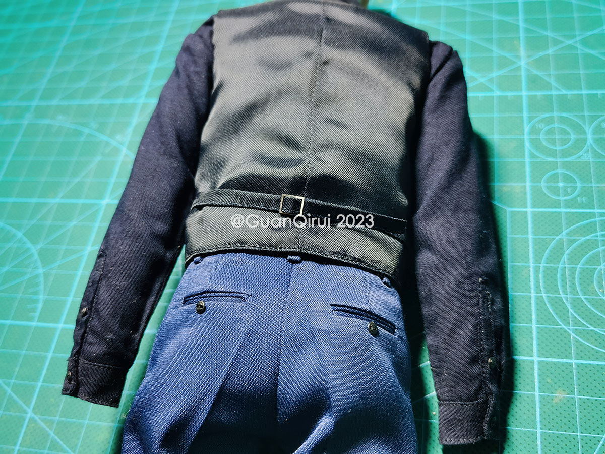 one-sixth-scale-figure-bruce-wayne-7.jpg