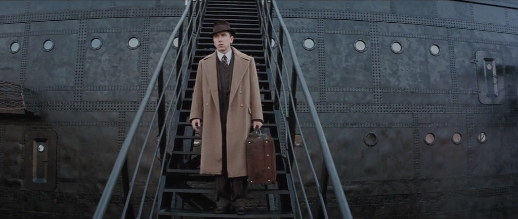 the-legend-of-1900-disembark.jpg